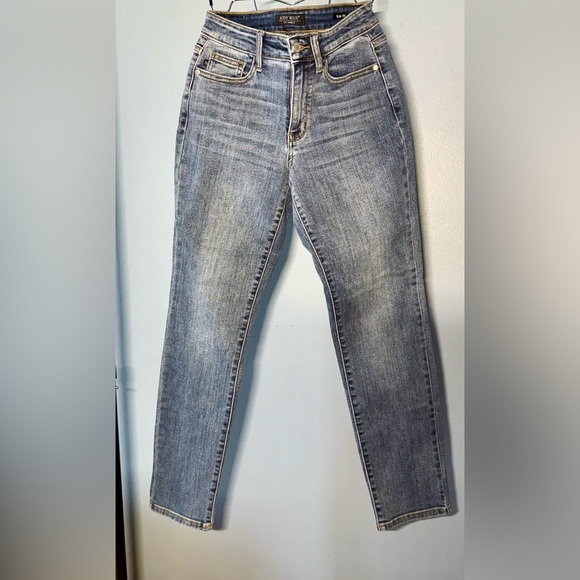 Judy Blue Denim - EUC Judy Blue Light Wash Straight Leg Jeans